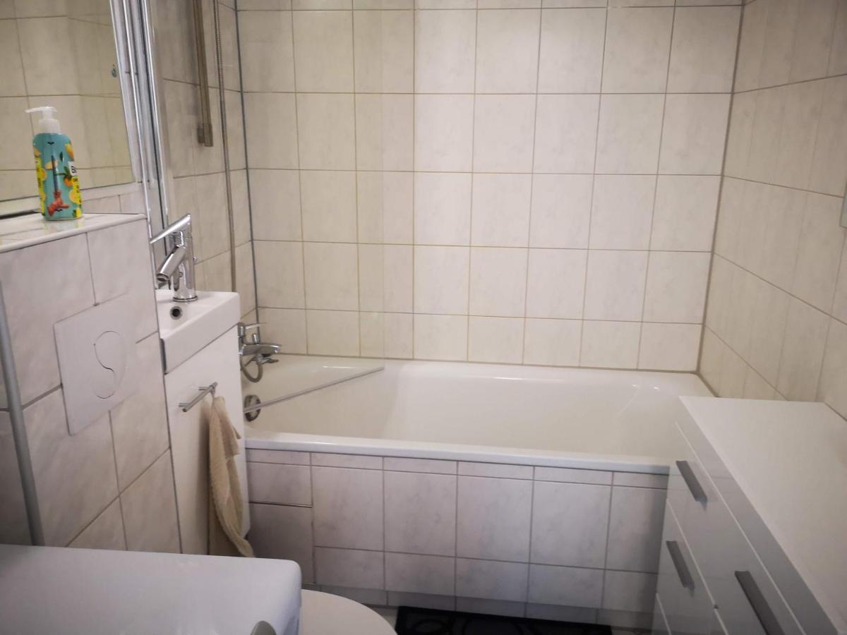 Ferienwohnung Fuer 1-3 Personen In Berlin, Naehe U Friedrichsfelde Esterno foto